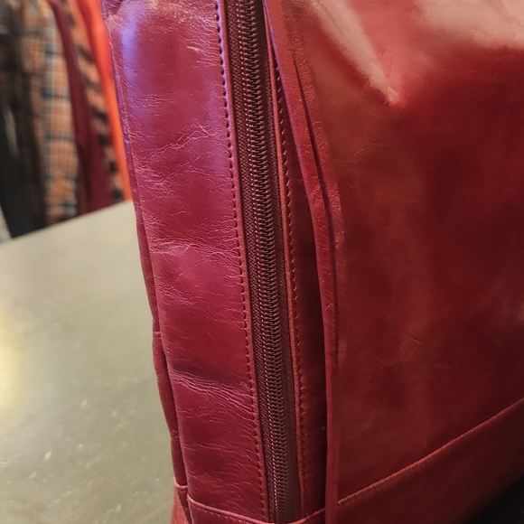 Hobo brand 16x16x16 square leather shoulder bag in dark red - Picture 5 of 6